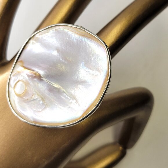 Huge Genuine Mother Of Pearl Ring - Picture 2 of 6